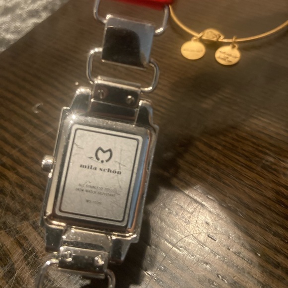 Mila Schön Leather Wrap Watch need to repair and battery - Picture 4 of 6